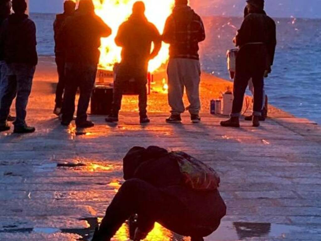 consegna calze della befana a marciana marina