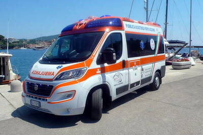 nuova ambulanza porto azzurro